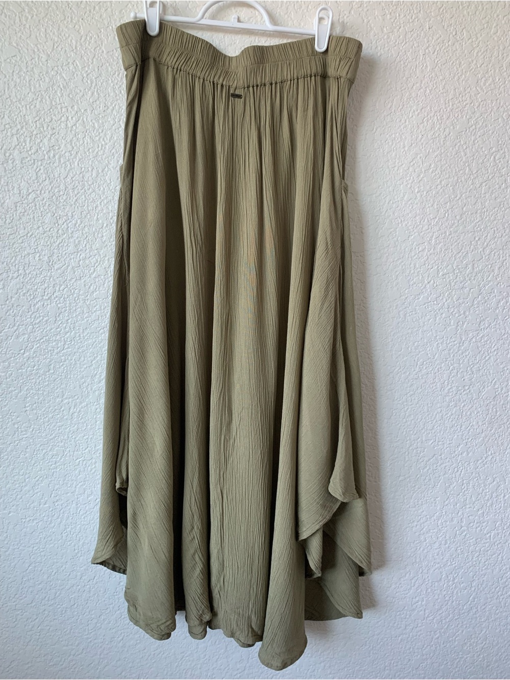 O'Neill Olive Maxi Skirt with wave’y detail - Picture 2 of 8